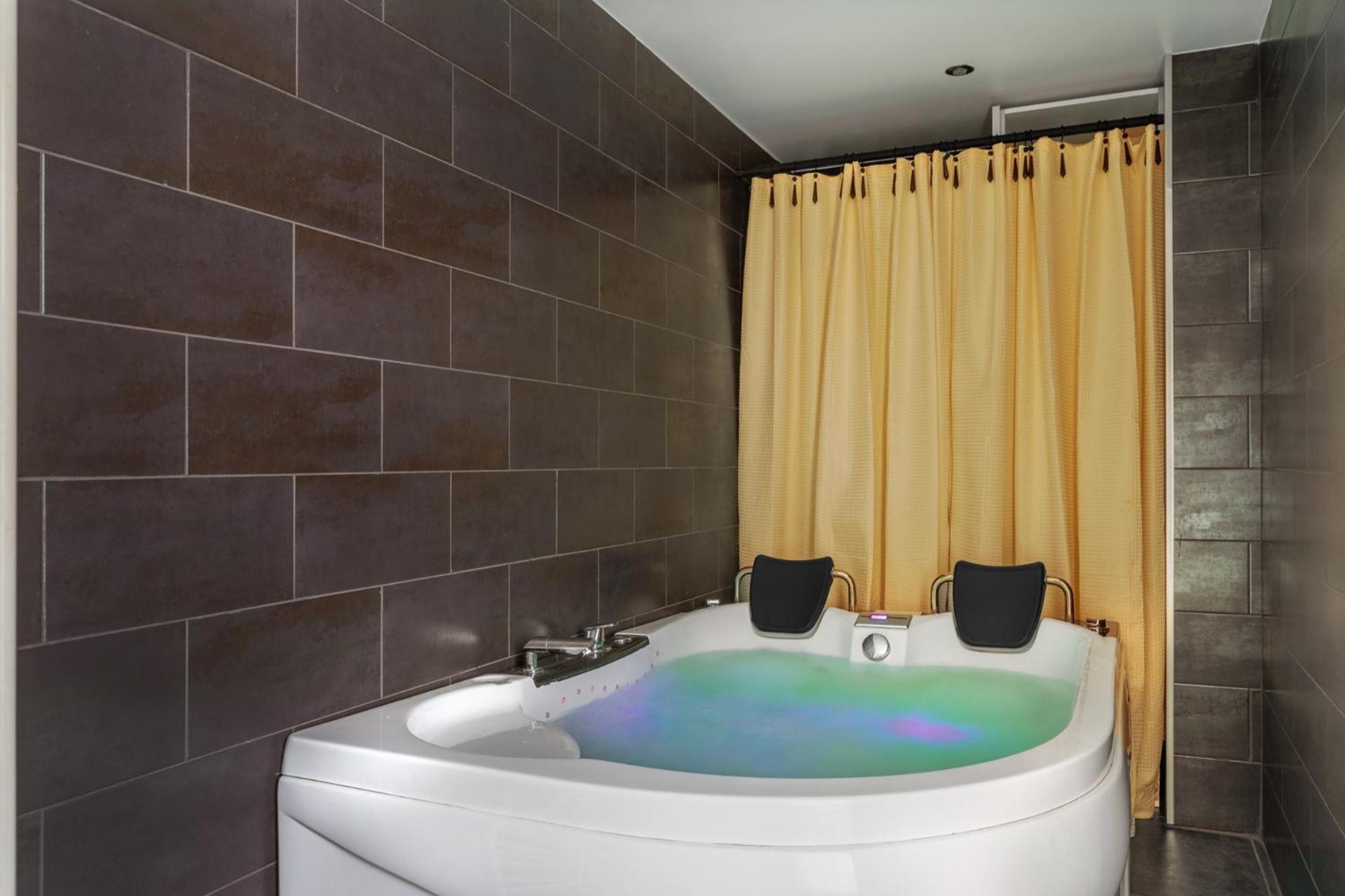 Grand Chalet Standing Avec Jacuzzi A Chamrousse Ski 1750 Exterior photo
